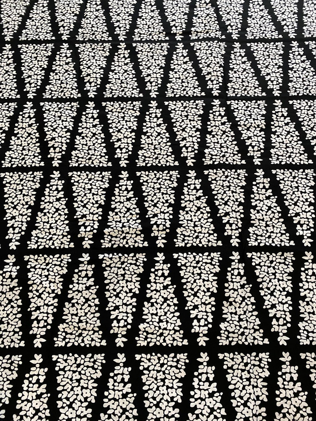 Black & White African Wax Print Fabric - Floral Ankara Cotton, 6 Yards